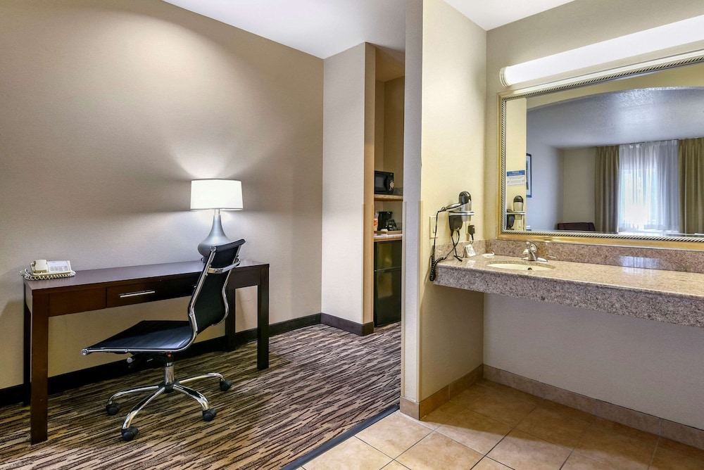 Comfort Suites Portland Airport