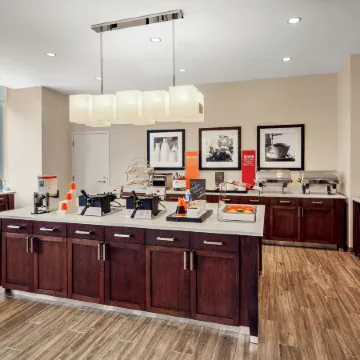 Hampton Inn Chicago McCormick Place Отели рядом с достопримечательностью «Саут-Луп»
