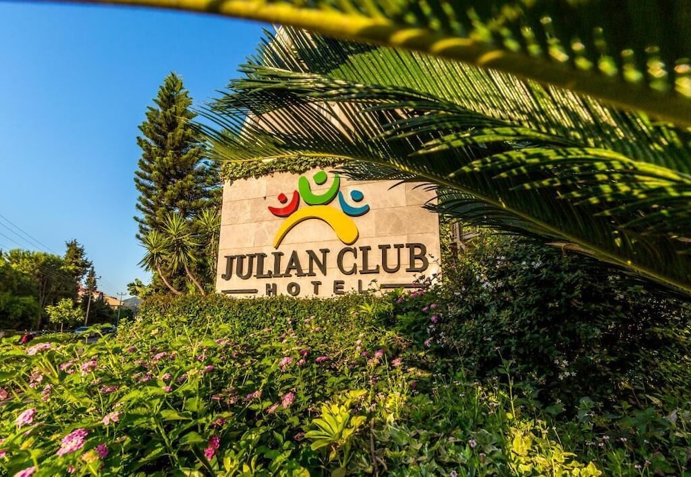 Julian Club Hotel