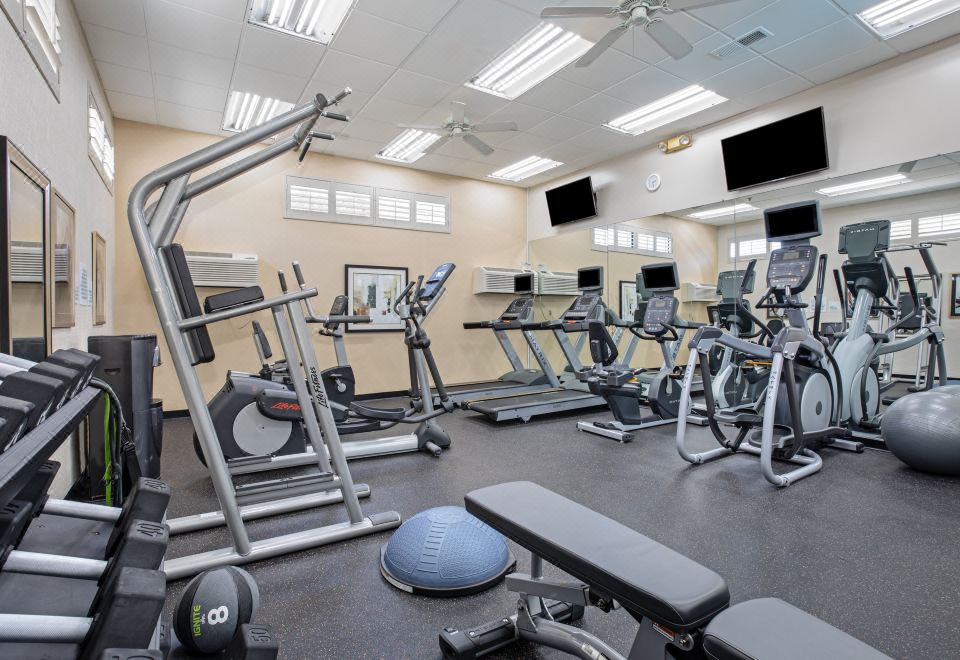 홀리데이 인 LAX의 깔끔한 로비 모습