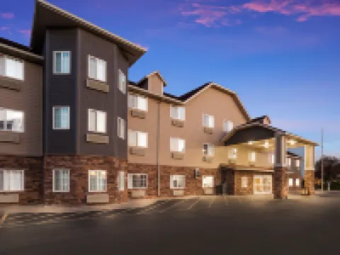Red Roof Inn & Suites Omaha - Council Bluffs Hotels in Lewis