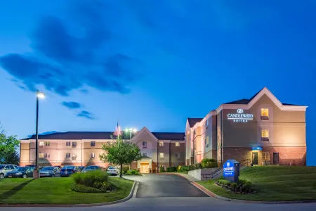 Candlewood Suites Jefferson City Отели рядом с достопримечательностью «Биндер Лейк Павилион»
