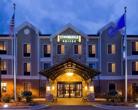 Staybridge Suites Milwaukee West-Oconomowoc by IHG オコノモウォックのホテル