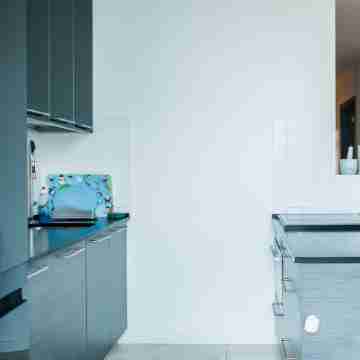 Modern Two-Bedroom Apartment in Historic Downtown Rooms