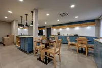 Country Inn & Suites by Radisson, Pierre, SD - breakfast