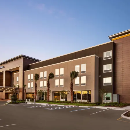 La Quinta Inn & Suites by Wyndham Orlando IDrive Theme Parks