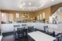 Econo Lodge - breakfast