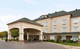 Days Inn by Wyndham Ottawa Airport - Hizvo
