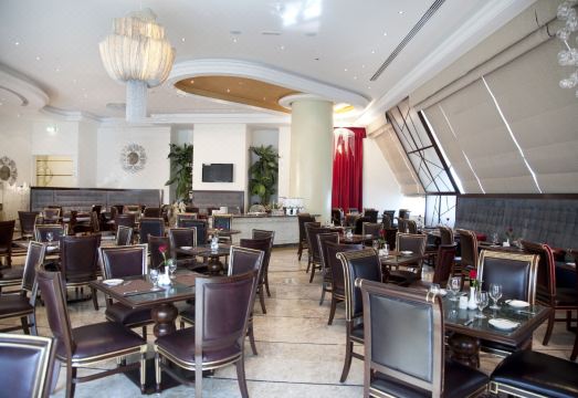 그랜드 엑셀시어 호텔 알 바르샤