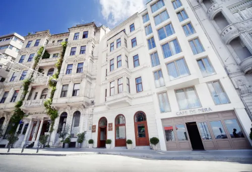 Grand Hotel De Pera - Pools