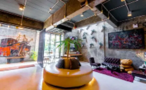 The b Ranong Trend Hotel