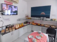 Bonne Etoile - breakfast