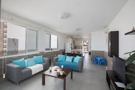 Villa Suri, Luxury Seafront Villa