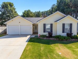 Basketball Court Cozy 3 Br in Decatur