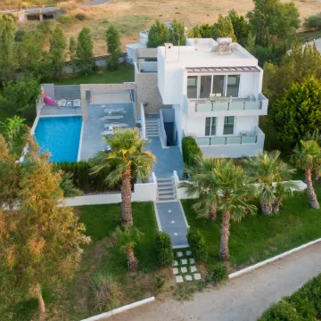 Xenos Villa 1 with Private Swimming Pool, Near the Sea