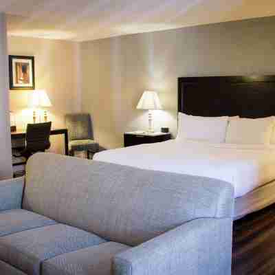 DoubleTree by Hilton Midland Plaza Rooms