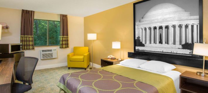 Super 8 by Wyndham Waldorf Hotels in Charles County