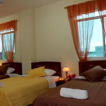 Ariana´S Galapagos Hostal Отели рядом с достопримечательностью «Баия Тортуга»