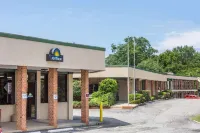 Days Inn by Wyndham Bedford - 2-Star