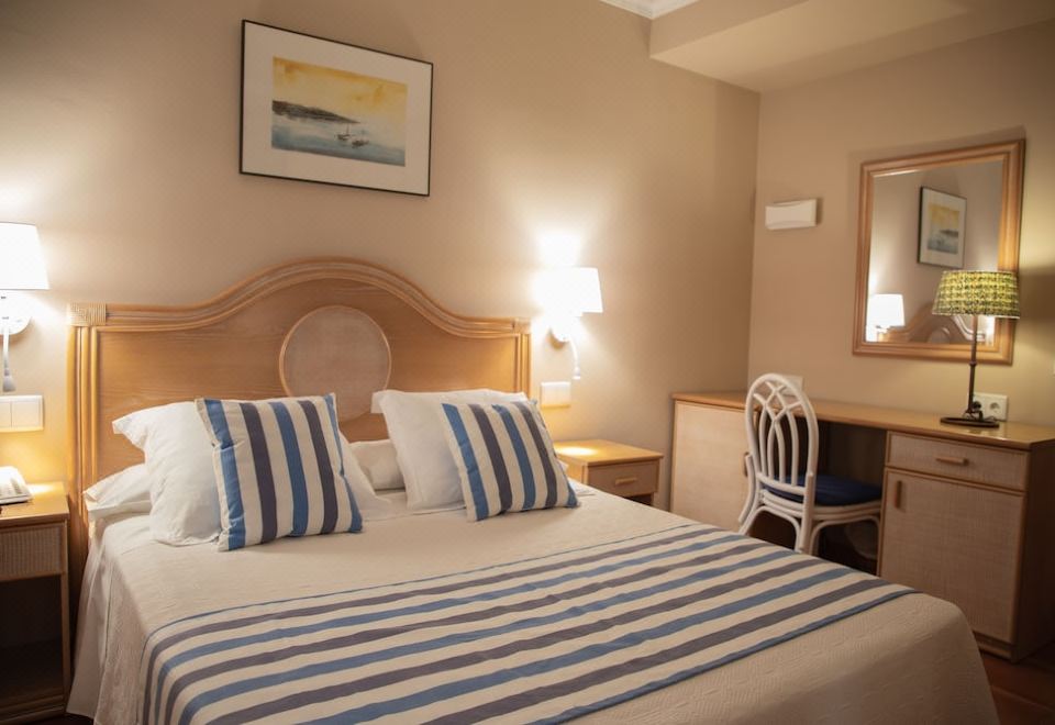 Hotel Dwo les Palmeres-Calella Updated 2023 Room Price-Reviews & Deals |  Trip.com