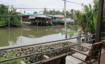 Baan Suan Amphawa