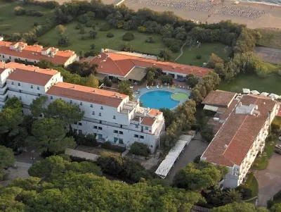 Marina Club Hotel فنادق في Baia Domizia