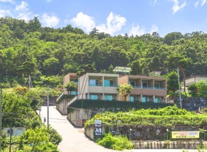 충주 중앙탑펜션