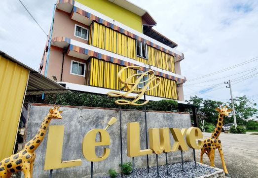 4. 레' 럭스 레지..