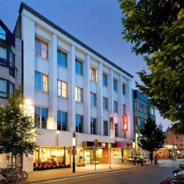 Ibis Kortrijk Centrum Hotels near Broel towers
