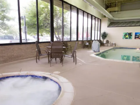 Pear Tree Inn St. Louis Near Union Station Отели рядом с достопримечательностью «Парк Уилсон»