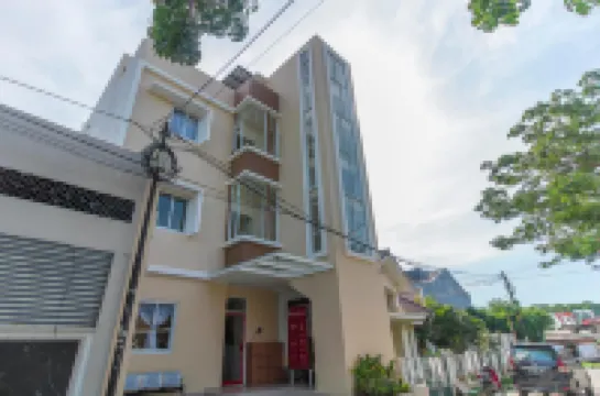 เรดดอร์ซ ใกล้กับสนามบินโซการ์โน ฮัตตา โรงแรมใน