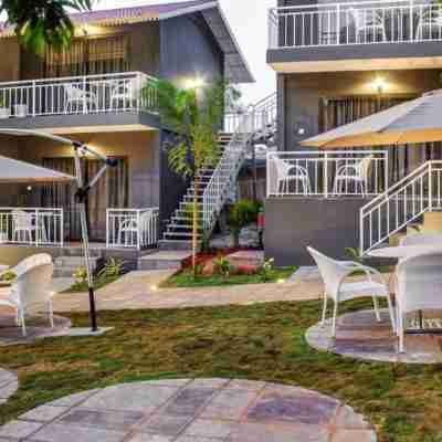 Oceans 7 Ashwem Hotel Exterior
