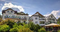 Moselromantik Hotel am Panoramabogen Hotel dekat Freibad Ellenz-Poltersdorf