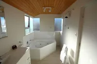 Aspen on King - Hot Tub