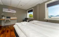Fast Hotel Svolvær - 3 ดาว