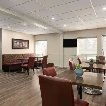 Super 8 by Wyndham Calgary Shawnessy Area