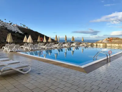 Holiday Club Sol Amadores โรงแรมใกล้หาด Amadores Beach