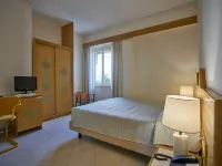 Grand Hotel Palace فنادق في تيراتشينا