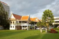 Methavalai Hotel Hotels near Wat Ang Hin