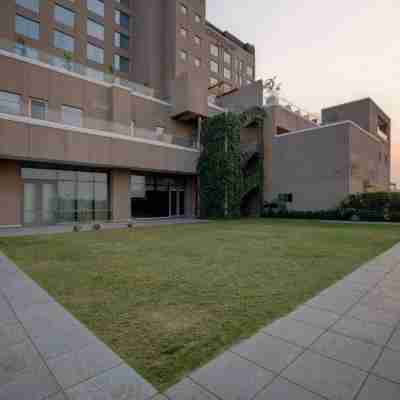 Courtyard Surat Hotel Exterior