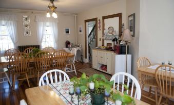 Candlebay Inn