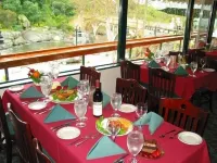 The Gateway Restaurant & Lodge Hotels in Three Rivers