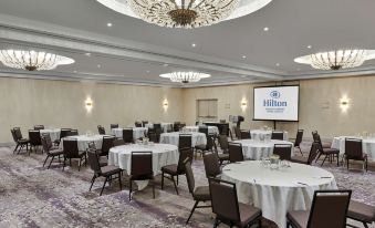 Hilton Toronto Airport Hotel & Suites