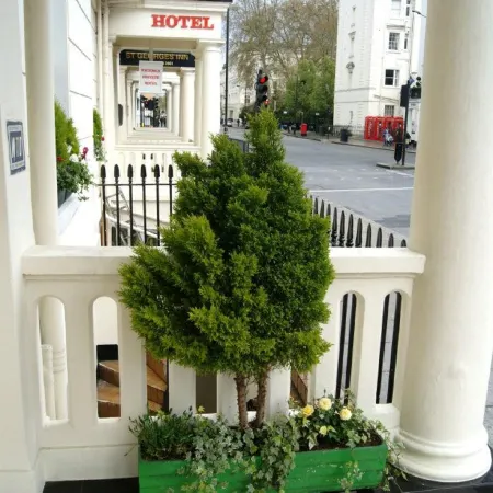 Stanley House Hotel Отели рядом с достопримечательностью «Конгресс-центр Emmanuel Centre»