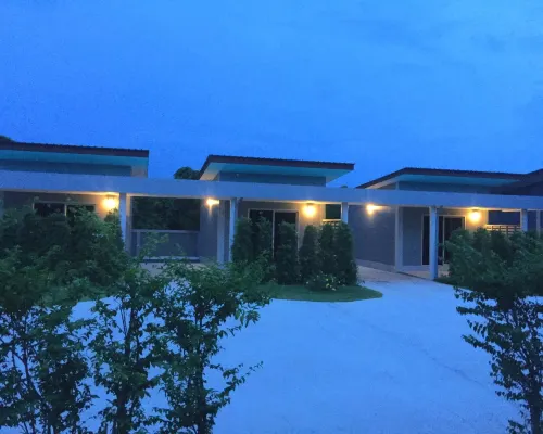 Valee Home & Food Hotels in Ban Na
