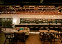 The Waverly Hotel & Residences - bar