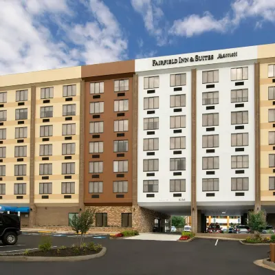 Fairfield Inn & Suites Alexandria West/Mark Center Hotels near Cameron Run Regional Park