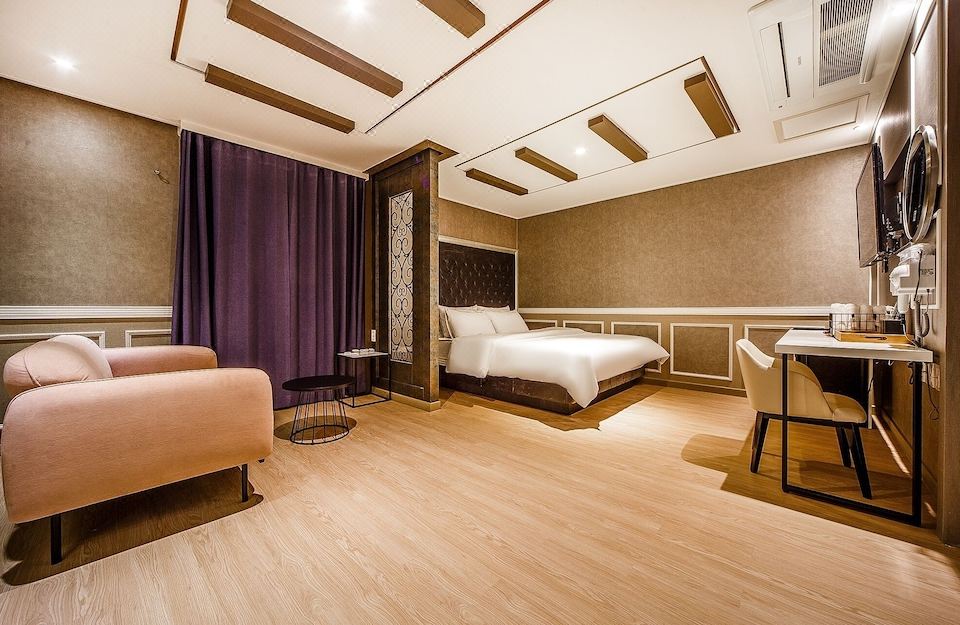 4. 세르비호텔..
