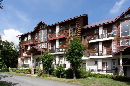 Golf View Suite Private Apartment Khao Yai Отели рядом с достопримечательностью «Wat Kaeng Klang Dong»