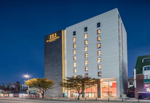 에이치에비뉴 호텔 객실 내부